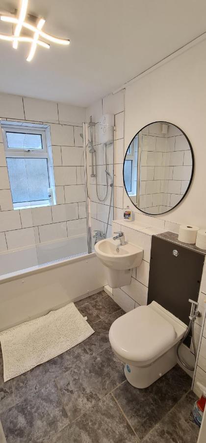 1 Bedroom Service Apartment With Netflix Уэст-Таррок Экстерьер фото