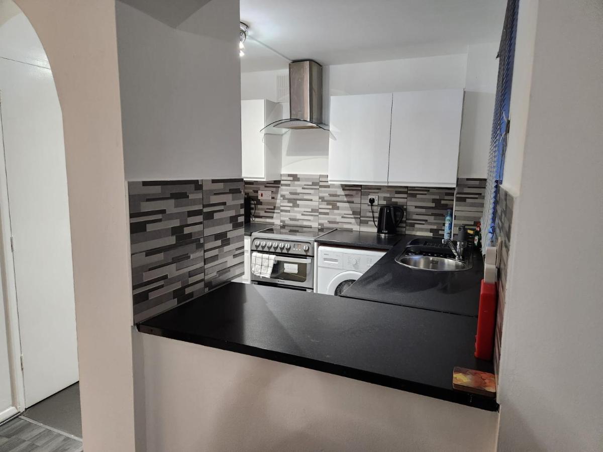 1 Bedroom Service Apartment With Netflix Уэст-Таррок Экстерьер фото